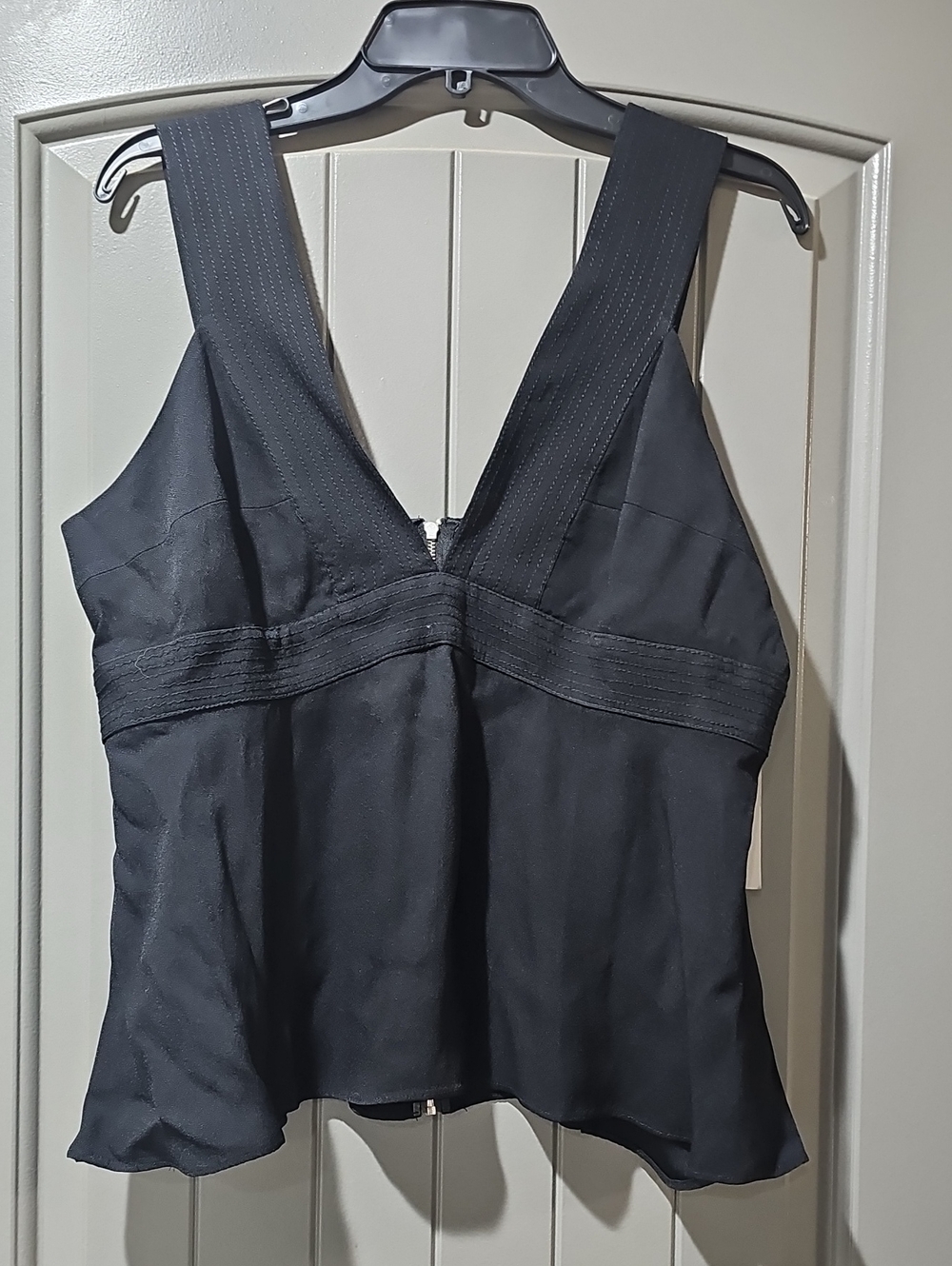 Chelsea28 Black V-Neck Wide-Strap Camisole (E)